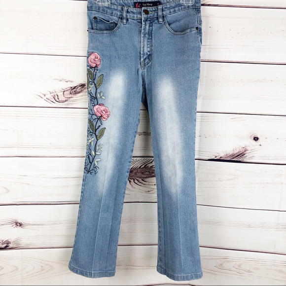 ka hing Denim - J32 mid rise light wash embroidered jeans